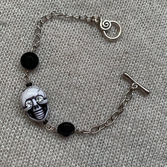 🖤 Handmade Skull Bracelet & Earrings Set - Black & White - Picture 7 of 10